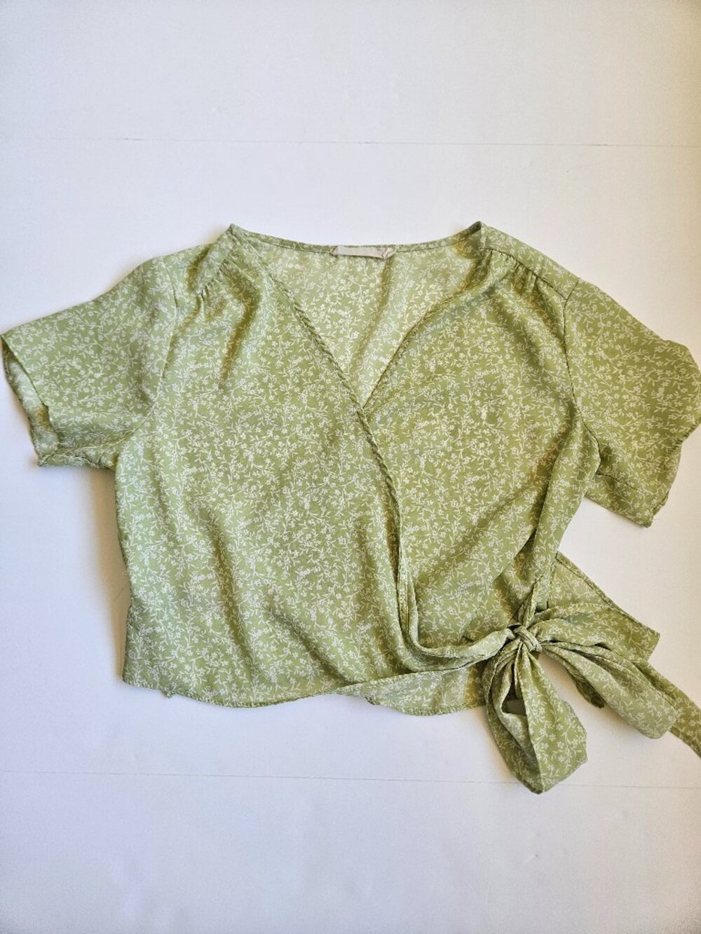Women Lush Light Green Floral Wrap Crop Cropped Vneck Top Short Sleeve Tie Front